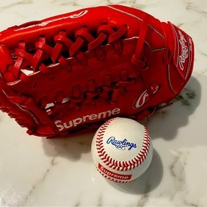 Super rare Rawlings  for Supreme Red Baseball Glove and Ball